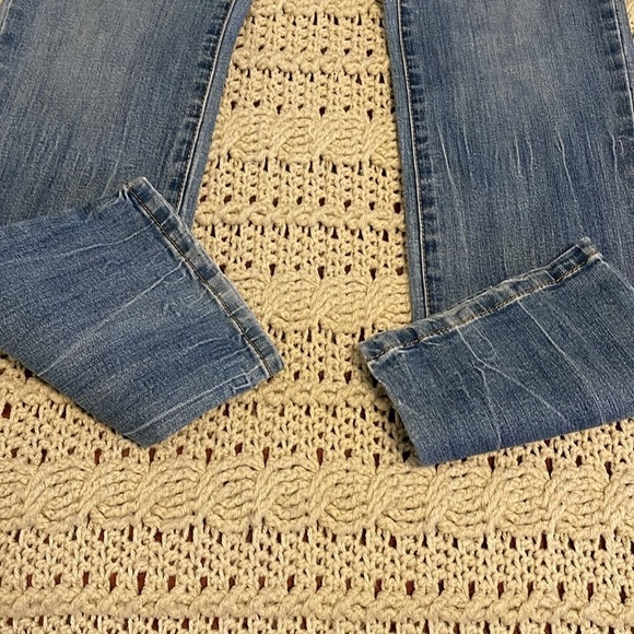 Code Bleu Women’s sz 8A Jeans Maya Straight leg light wash, distressed, preowned - Picture 5 of 12